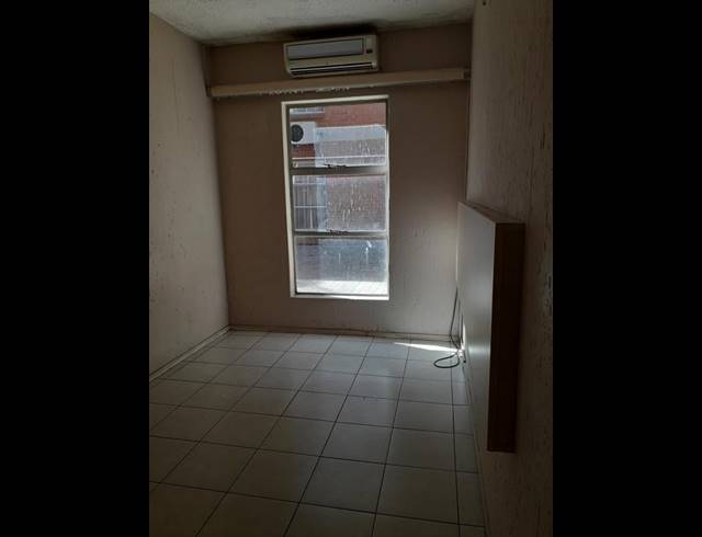 2 BEDROOM APARTMENT FOR SALE IN KEMPTON PARK CENTRAL